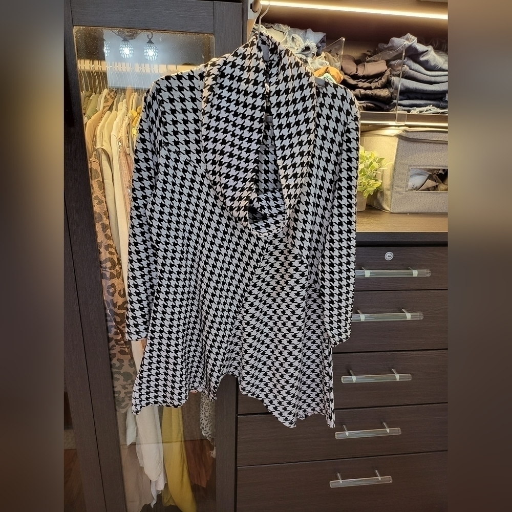 Calessa Houndstooth tunic with matching removable scarf